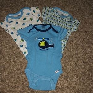 🚨3 onesies bundle